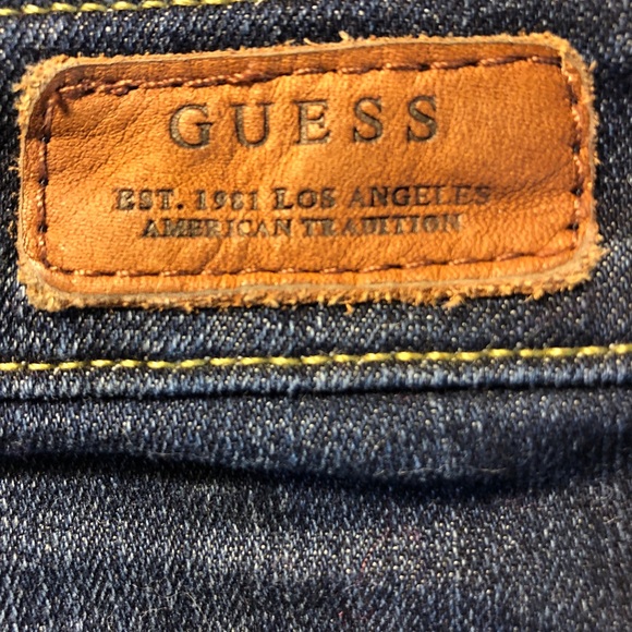 EUC Women’s Guess Dark Indigo Denim - Picture 5 of 5